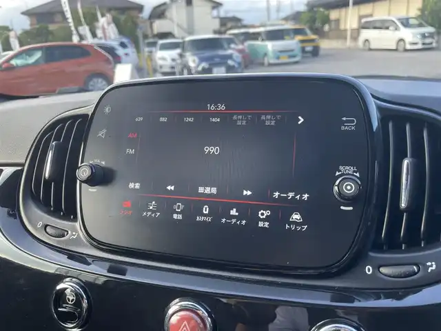 フィアット ５００ 120thタキシード 栃木県 2019(令1)年 2.8万km 白Ⅱ 185台限定車120thタキシード/バイキセノンヘッドライト/AppleCarPlay/Beatsオーディオシステム/リアパーキングセンサー/ガラスルーフ/ハーフレザーシート/ETC/ドライブレコーダー