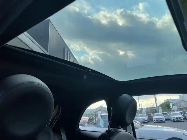 フィアット ５００ 120thタキシード 栃木県 2019(令1)年 2.8万km 白Ⅱ 185台限定車120thタキシード/バイキセノンヘッドライト/AppleCarPlay/Beatsオーディオシステム/リアパーキングセンサー/ガラスルーフ/ハーフレザーシート/ETC/ドライブレコーダー