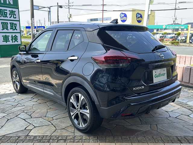 日産 キックス X ツートーンインテリアED 静岡県 2021(令3)年 4.7万km ピュアブラック 【主要装備】/社外ナビ　/アラウンドビューモニター　/３６０度ドライブレコーダー　/インテリジェントルームミラー　/プロパイロット　/シートヒーター　/ステアリングヒーター　/エマージェンシーブレーキ　/スペアキー有り　/ＥＴＣ/プッシュスタート/スマートキー/LEDヘッドライト/ステアリングスイッチ/純正17インチアルミ/電動パーキングブレーキ/ブレーキホールド/ルーフレール