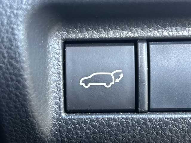 トヨタ ハリアー ハイブリッド Z 石川県 2021(令3)年 8.7万km プレシャスブラックパール ワンオーナー/トヨタセーフティーセンス/・プリクラッシュセーフティ/・レーンディパーチャーアラート/・レーダークルーズコントロール/・ブラインドスポットモニター/・パーキングサポートブレーキ（後方接近車両）/・パノラミックビューモニター/・デジタルインナーミラー/JBLプレミアムサウンドシステム/ファブリック合成皮革シート/純正SDナビ(12.3インチTFTカラータッチディスプレイ)/【フルセグTV・Bluetooth・Applecarplay】/ビルトインETC2.0/D席パワーシート/LEDヘッドライト/・オートマチックハイビーム/・オートライト/プッシュスタート/・スマートキー/・スペアキー/純正レザー調フロアマット/取扱説明書/保証書