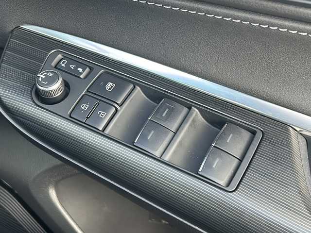 トヨタ ハリアー ハイブリッド Z 石川県 2021(令3)年 8.7万km プレシャスブラックパール ワンオーナー/トヨタセーフティーセンス/・プリクラッシュセーフティ/・レーンディパーチャーアラート/・レーダークルーズコントロール/・ブラインドスポットモニター/・パーキングサポートブレーキ（後方接近車両）/・パノラミックビューモニター/・デジタルインナーミラー/JBLプレミアムサウンドシステム/ファブリック合成皮革シート/純正SDナビ(12.3インチTFTカラータッチディスプレイ)/【フルセグTV・Bluetooth・Applecarplay】/ビルトインETC2.0/D席パワーシート/LEDヘッドライト/・オートマチックハイビーム/・オートライト/プッシュスタート/・スマートキー/・スペアキー/純正レザー調フロアマット/取扱説明書/保証書