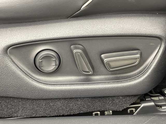 トヨタ クラウン ハイブリッド RS アドバンス 愛知県 2018(平30)年 5.3万km プレシャスシルバー 純正ナビ/・Bluetooth/・CD/DVD/・フルセグテレビ/全方位モニター/シートヒーター/ベンチレーション/ステアリングヒーター/衝突軽減ブレーキ/レーンキープアシスト/ブラインドスポットモニター/レーダークルーズコントロール/パワーシート/シートメモリー/レザーシート/ビルトインETC