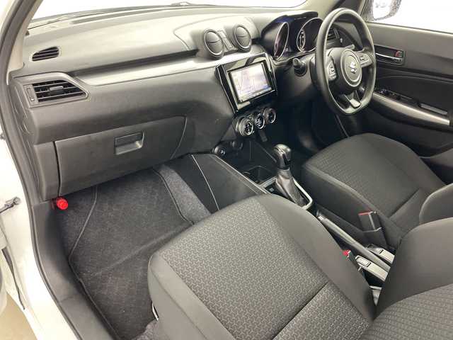 スズキ スイフト HYBRID MG 道央・札幌 2020(令2)年 5.8万km ピュアホワイトP ・4WD/・社外ナビ&BT/・バックカメラ/・スズキセーフティサポート/・アダプティブクルーズコントロール/・コーナーセンサー/・横滑り防止装置/・アイドリングストップ/・社外前後ドライブレコーダー/・ETC/・前席シートヒーター/・電動格納ミラー/・ドアミラーヒーター/・スマートキー/・スペアキー/・保証書/・取扱説明書