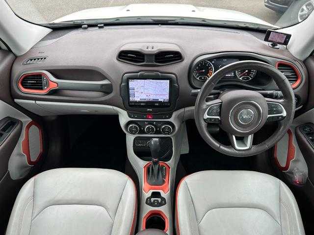 クライスラー・ジープ ジープ レネゲード リミテッド 埼玉県 2017(平29)年 4.1万km 白 白オレンジ革シート /ガラスサンルーフ /社外8インチナビ（AVIC-RL801）/・DVD/CD/SD/USB/フルセグ/バックカメラ/オートクルーズコントロール /BSM /シートヒーター /フルセグ /電動シート/ステアリングヒーター /純正17インチアルミホイール /HIDヘッドライト /ドライブレコーダー /ETC