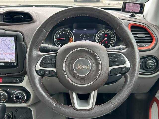 クライスラー・ジープ ジープ レネゲード リミテッド 埼玉県 2017(平29)年 4.1万km 白 白オレンジ革シート /ガラスサンルーフ /社外8インチナビ（AVIC-RL801）/・DVD/CD/SD/USB/フルセグ/バックカメラ/オートクルーズコントロール /BSM /シートヒーター /フルセグ /電動シート/ステアリングヒーター /純正17インチアルミホイール /HIDヘッドライト /ドライブレコーダー /ETC