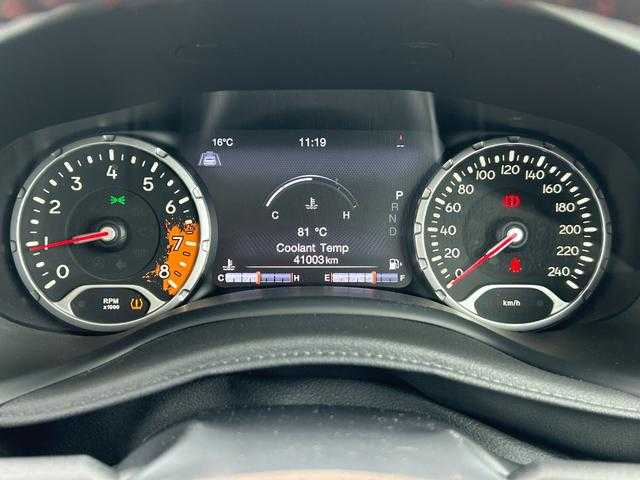 クライスラー・ジープ ジープ レネゲード リミテッド 埼玉県 2017(平29)年 4.1万km 白 白オレンジ革シート /ガラスサンルーフ /社外8インチナビ（AVIC-RL801）/・DVD/CD/SD/USB/フルセグ/バックカメラ/オートクルーズコントロール /BSM /シートヒーター /フルセグ /電動シート/ステアリングヒーター /純正17インチアルミホイール /HIDヘッドライト /ドライブレコーダー /ETC