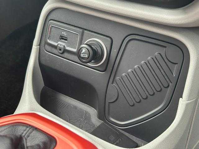 クライスラー・ジープ ジープ レネゲード リミテッド 埼玉県 2017(平29)年 4.1万km 白 白オレンジ革シート /ガラスサンルーフ /社外8インチナビ（AVIC-RL801）/・DVD/CD/SD/USB/フルセグ/バックカメラ/オートクルーズコントロール /BSM /シートヒーター /フルセグ /電動シート/ステアリングヒーター /純正17インチアルミホイール /HIDヘッドライト /ドライブレコーダー /ETC