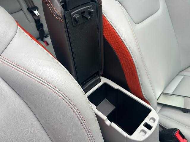 クライスラー・ジープ ジープ レネゲード リミテッド 埼玉県 2017(平29)年 4.1万km 白 白オレンジ革シート /ガラスサンルーフ /社外8インチナビ（AVIC-RL801）/・DVD/CD/SD/USB/フルセグ/バックカメラ/オートクルーズコントロール /BSM /シートヒーター /フルセグ /電動シート/ステアリングヒーター /純正17インチアルミホイール /HIDヘッドライト /ドライブレコーダー /ETC