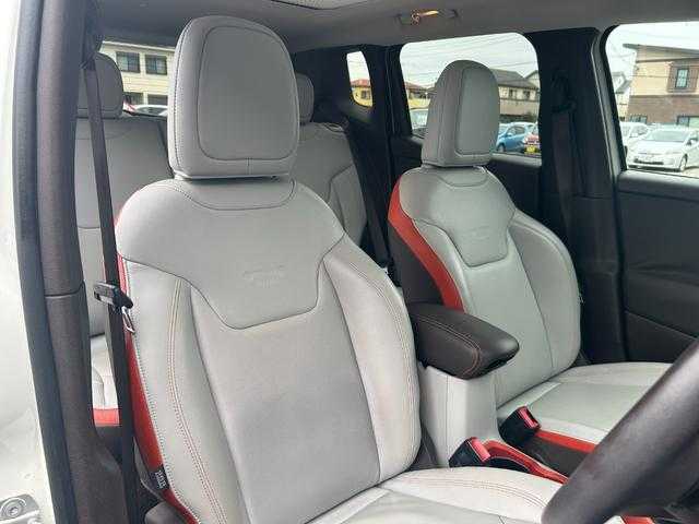 クライスラー・ジープ ジープ レネゲード リミテッド 埼玉県 2017(平29)年 4.1万km 白 白オレンジ革シート /ガラスサンルーフ /社外8インチナビ（AVIC-RL801）/・DVD/CD/SD/USB/フルセグ/バックカメラ/オートクルーズコントロール /BSM /シートヒーター /フルセグ /電動シート/ステアリングヒーター /純正17インチアルミホイール /HIDヘッドライト /ドライブレコーダー /ETC