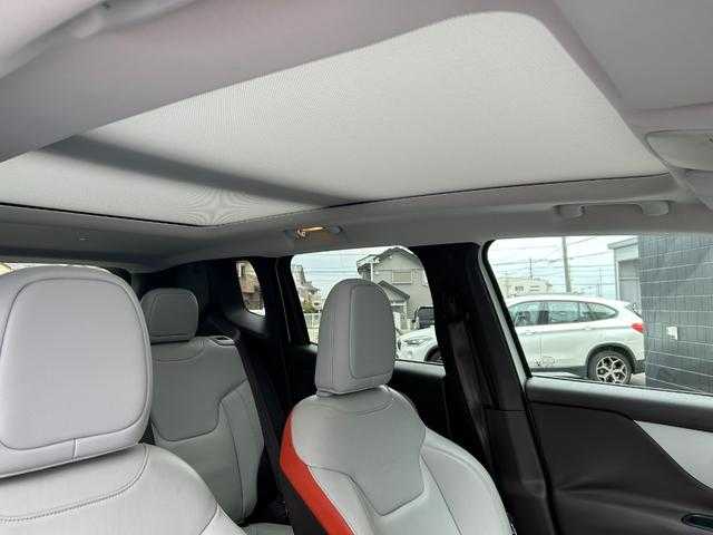 クライスラー・ジープ ジープ レネゲード リミテッド 埼玉県 2017(平29)年 4.1万km 白 白オレンジ革シート /ガラスサンルーフ /社外8インチナビ（AVIC-RL801）/・DVD/CD/SD/USB/フルセグ/バックカメラ/オートクルーズコントロール /BSM /シートヒーター /フルセグ /電動シート/ステアリングヒーター /純正17インチアルミホイール /HIDヘッドライト /ドライブレコーダー /ETC