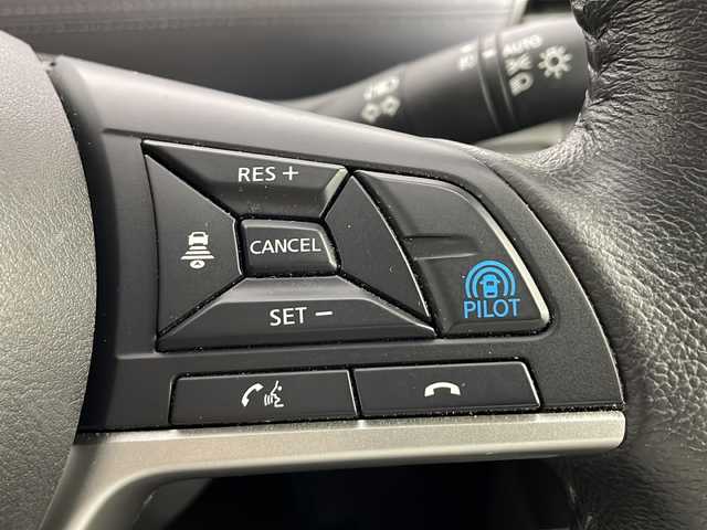 日産 セレナ e－パワー ハイウェイスター V 茨城県 2020(令2)年 5.4万km ブリリアントホワイトパール エマージェンシーブレーキ/プロパイロット/両側パワースライドドア/純正10インチナビ/アラウンドビューモニター/バックカメラ/デジタルインナーミラー/ETC/ドライブレコーダー/BSM/プッシュスタート/サンシェード/純正フロアマット/純正アルミホイール/LEDヘッドライト/フォグランプ/スマートキー