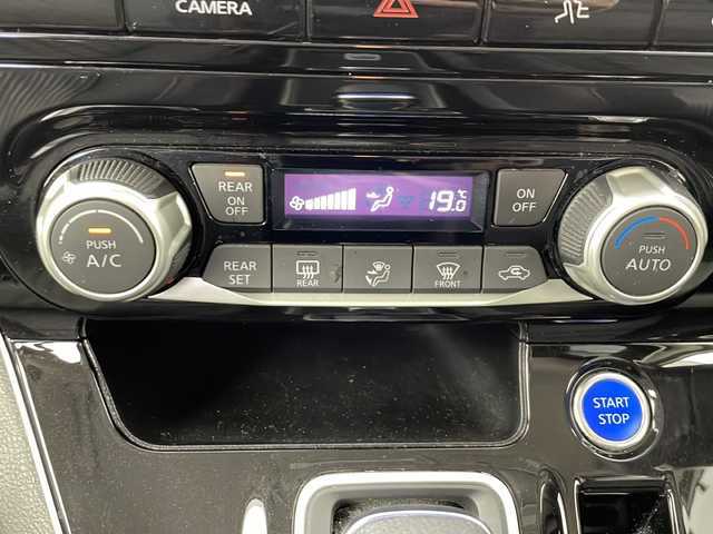 日産 セレナ e－パワー ハイウェイスター V 茨城県 2020(令2)年 5.4万km ブリリアントホワイトパール エマージェンシーブレーキ/プロパイロット/両側パワースライドドア/純正10インチナビ/アラウンドビューモニター/バックカメラ/デジタルインナーミラー/ETC/ドライブレコーダー/BSM/プッシュスタート/サンシェード/純正フロアマット/純正アルミホイール/LEDヘッドライト/フォグランプ/スマートキー