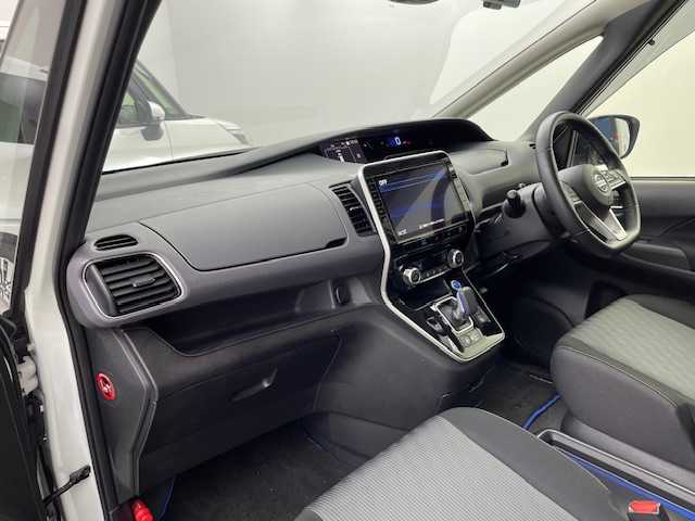 日産 セレナ e－パワー ハイウェイスター V 茨城県 2020(令2)年 5.4万km ブリリアントホワイトパール エマージェンシーブレーキ/プロパイロット/両側パワースライドドア/純正10インチナビ/アラウンドビューモニター/バックカメラ/デジタルインナーミラー/ETC/ドライブレコーダー/BSM/プッシュスタート/サンシェード/純正フロアマット/純正アルミホイール/LEDヘッドライト/フォグランプ/スマートキー