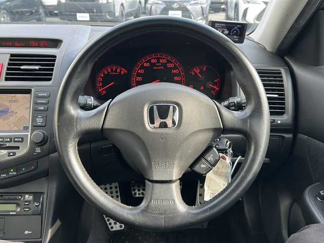 ホンダ アコード ユーロ R 大阪府 2006(平18)年 8.7万km アークティックブルーパール 純正レカロシート　リアスポイラー　エアロ　モモステアリング　ＥＮＫＥＩ１７アルミホイール　レーダー探知機　純正ナビ　ＤＶＤ　ＣＤ　ＨＩＤライト　純正フロアマット　リモコンキー　純正ホイールあり（スタッドレス）　純正オーディオ　ETC