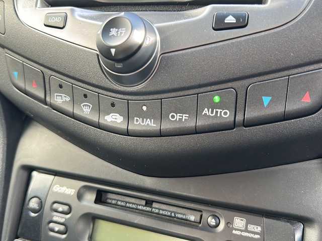 ホンダ アコード ユーロ R 大阪府 2006(平18)年 8.7万km アークティックブルーパール 純正レカロシート　リアスポイラー　エアロ　モモステアリング　ＥＮＫＥＩ１７アルミホイール　レーダー探知機　純正ナビ　ＤＶＤ　ＣＤ　ＨＩＤライト　純正フロアマット　リモコンキー　純正ホイールあり（スタッドレス）　純正オーディオ　ETC