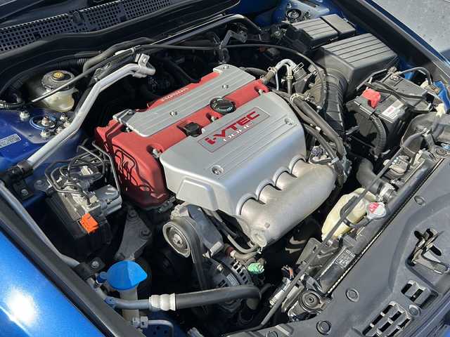 ホンダ アコード ユーロ R 大阪府 2006(平18)年 8.7万km アークティックブルーパール 純正レカロシート　リアスポイラー　エアロ　モモステアリング　ＥＮＫＥＩ１７アルミホイール　レーダー探知機　純正ナビ　ＤＶＤ　ＣＤ　ＨＩＤライト　純正フロアマット　リモコンキー　純正ホイールあり（スタッドレス）　純正オーディオ　ETC