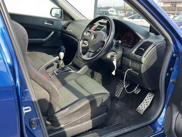 ホンダ アコード ユーロ R 大阪府 2006(平18)年 8.7万km アークティックブルーパール 純正レカロシート　リアスポイラー　エアロ　モモステアリング　ＥＮＫＥＩ１７アルミホイール　レーダー探知機　純正ナビ　ＤＶＤ　ＣＤ　ＨＩＤライト　純正フロアマット　リモコンキー　純正ホイールあり（スタッドレス）　純正オーディオ　ETC