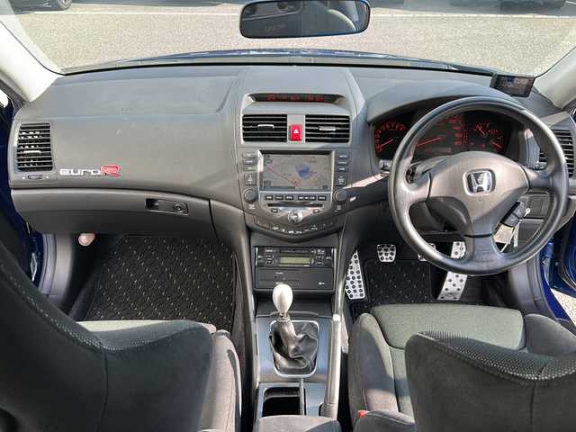ホンダ アコード ユーロ R 大阪府 2006(平18)年 8.7万km アークティックブルーパール 純正レカロシート　リアスポイラー　エアロ　モモステアリング　ＥＮＫＥＩ１７アルミホイール　レーダー探知機　純正ナビ　ＤＶＤ　ＣＤ　ＨＩＤライト　純正フロアマット　リモコンキー　純正ホイールあり（スタッドレス）　純正オーディオ　ETC