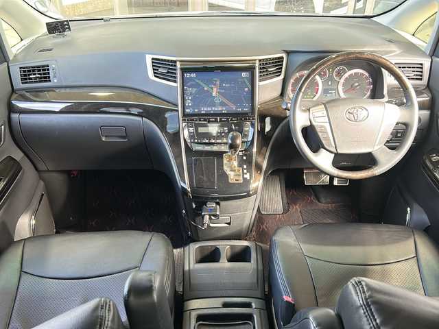 トヨタ アルファード 240S タイプゴールドⅡ 静岡県 2014(平26)年 9.3万km ホワイトパールクリスタルシャイン 純正ナビ/・フルセグTV/ラジオ/・CD/DVD/SD/USB/AUX/HDMI/Bluetooth/主要装備/・両側パワースライドドア　/・クルーズコントロール　/・フリップダウンモニター　/・ＥＴＣ　/・バックカメラ　/・パワーバックドア　/・レーダー探知機　/・ステアリングリモコン/・コーナーセンサー　/・オートライト　/・フォグランプ/・プッシュスタート/・スマートキー/・横滑り防止/・純正フロアマット/・純正アルミホイール/・スペアキー