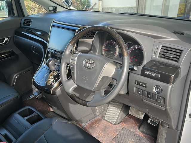 トヨタ アルファード 240S タイプゴールドⅡ 静岡県 2014(平26)年 9.3万km ホワイトパールクリスタルシャイン 純正ナビ/・フルセグTV/ラジオ/・CD/DVD/SD/USB/AUX/HDMI/Bluetooth/主要装備/・両側パワースライドドア　/・クルーズコントロール　/・フリップダウンモニター　/・ＥＴＣ　/・バックカメラ　/・パワーバックドア　/・レーダー探知機　/・ステアリングリモコン/・コーナーセンサー　/・オートライト　/・フォグランプ/・プッシュスタート/・スマートキー/・横滑り防止/・純正フロアマット/・純正アルミホイール/・スペアキー