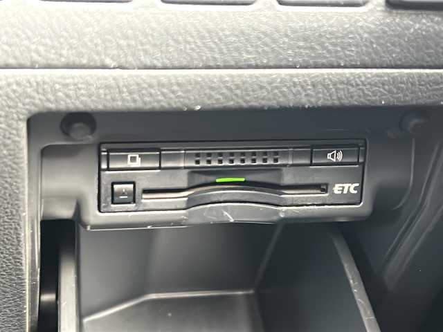 トヨタ アルファード 240S タイプゴールドⅡ 静岡県 2014(平26)年 9.3万km ホワイトパールクリスタルシャイン 純正ナビ/・フルセグTV/ラジオ/・CD/DVD/SD/USB/AUX/HDMI/Bluetooth/主要装備/・両側パワースライドドア　/・クルーズコントロール　/・フリップダウンモニター　/・ＥＴＣ　/・バックカメラ　/・パワーバックドア　/・レーダー探知機　/・ステアリングリモコン/・コーナーセンサー　/・オートライト　/・フォグランプ/・プッシュスタート/・スマートキー/・横滑り防止/・純正フロアマット/・純正アルミホイール/・スペアキー