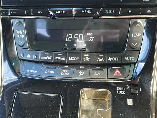 トヨタ アルファード 240S タイプゴールドⅡ 静岡県 2014(平26)年 9.3万km ホワイトパールクリスタルシャイン 純正ナビ/・フルセグTV/ラジオ/・CD/DVD/SD/USB/AUX/HDMI/Bluetooth/主要装備/・両側パワースライドドア　/・クルーズコントロール　/・フリップダウンモニター　/・ＥＴＣ　/・バックカメラ　/・パワーバックドア　/・レーダー探知機　/・ステアリングリモコン/・コーナーセンサー　/・オートライト　/・フォグランプ/・プッシュスタート/・スマートキー/・横滑り防止/・純正フロアマット/・純正アルミホイール/・スペアキー