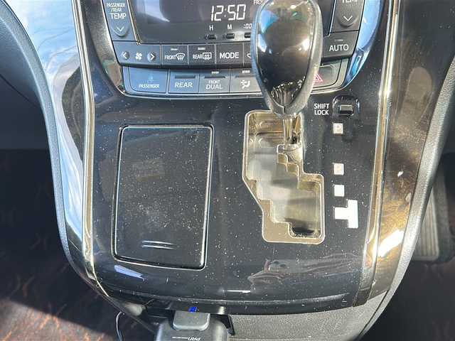 トヨタ アルファード 240S タイプゴールドⅡ 静岡県 2014(平26)年 9.3万km ホワイトパールクリスタルシャイン 純正ナビ/・フルセグTV/ラジオ/・CD/DVD/SD/USB/AUX/HDMI/Bluetooth/主要装備/・両側パワースライドドア　/・クルーズコントロール　/・フリップダウンモニター　/・ＥＴＣ　/・バックカメラ　/・パワーバックドア　/・レーダー探知機　/・ステアリングリモコン/・コーナーセンサー　/・オートライト　/・フォグランプ/・プッシュスタート/・スマートキー/・横滑り防止/・純正フロアマット/・純正アルミホイール/・スペアキー