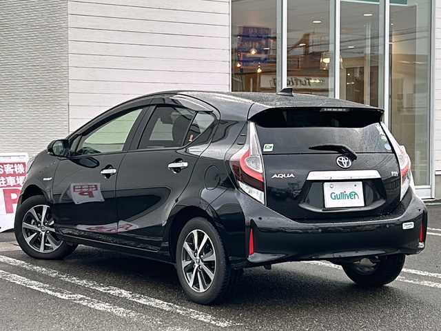 トヨタ アクア S スタイルブラック 秋田県 2020(令2)年 1.2万km ブラックマイカ 純正SDナビ/Bluetooth、CD、フルセグTV/バックカメラ/ETC/純正ドライブレコーダー/純正15インチAW/社外AWスタッドレスタイヤ積込/取説、保証書