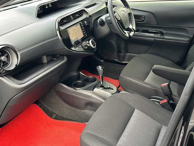 トヨタ アクア S スタイルブラック 秋田県 2020(令2)年 1.2万km ブラックマイカ 純正SDナビ/Bluetooth、CD、フルセグTV/バックカメラ/ETC/純正ドライブレコーダー/純正15インチAW/社外AWスタッドレスタイヤ積込/取説、保証書