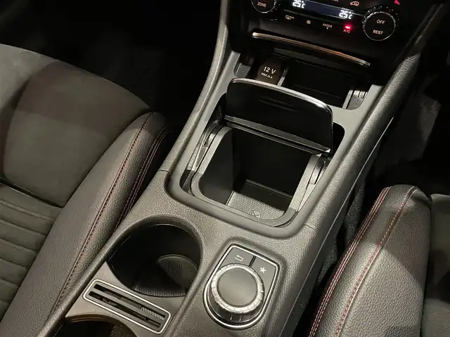 メルセデス・ベンツ Ａ２５０ シュポルト 4MATIC 道央・札幌 2017(平29)年 1.5万km コスモスブラック メタリックペイント/パノラミックスライディングルーフ/レーダーセーフティパッケージ/　・ACC/　・PRE-SAFE/　・ブラインドスポットアシスト/　・レーンキープアシスト/純正HDDナビ/フルセグテレビ/CD/DVD/SD/BT/USB/バックカメラ/パークトロんいっく/パーキングパイロット/ハーフレザーシート/シートヒーター