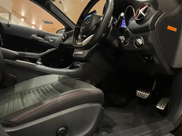 メルセデス・ベンツ Ａ２５０ シュポルト 4MATIC 道央・札幌 2017(平29)年 1.5万km コスモスブラック メタリックペイント/パノラミックスライディングルーフ/レーダーセーフティパッケージ/　・ACC/　・PRE-SAFE/　・ブラインドスポットアシスト/　・レーンキープアシスト/純正HDDナビ/フルセグテレビ/CD/DVD/SD/BT/USB/バックカメラ/パークトロんいっく/パーキングパイロット/ハーフレザーシート/シートヒーター