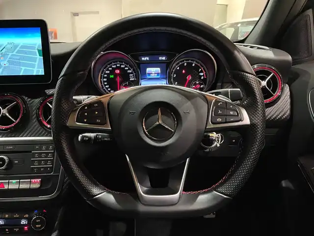 メルセデス・ベンツ Ａ２５０ シュポルト 4MATIC 道央・札幌 2017(平29)年 1.5万km コスモスブラック メタリックペイント/パノラミックスライディングルーフ/レーダーセーフティパッケージ/　・ACC/　・PRE-SAFE/　・ブラインドスポットアシスト/　・レーンキープアシスト/純正HDDナビ/フルセグテレビ/CD/DVD/SD/BT/USB/バックカメラ/パークトロんいっく/パーキングパイロット/ハーフレザーシート/シートヒーター