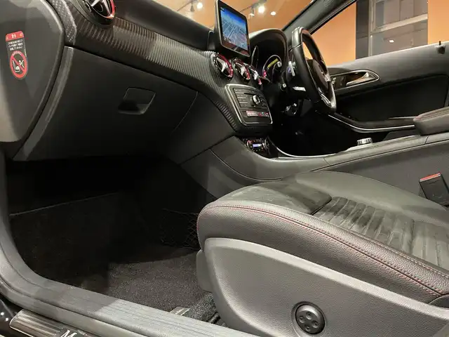 メルセデス・ベンツ Ａ２５０ シュポルト 4MATIC 道央・札幌 2017(平29)年 1.5万km コスモスブラック メタリックペイント/パノラミックスライディングルーフ/レーダーセーフティパッケージ/　・ACC/　・PRE-SAFE/　・ブラインドスポットアシスト/　・レーンキープアシスト/純正HDDナビ/フルセグテレビ/CD/DVD/SD/BT/USB/バックカメラ/パークトロんいっく/パーキングパイロット/ハーフレザーシート/シートヒーター