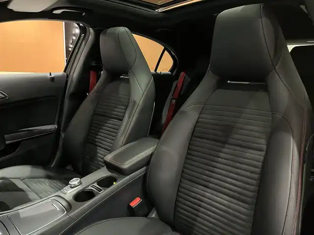 メルセデス・ベンツ Ａ２５０ シュポルト 4MATIC 道央・札幌 2017(平29)年 1.5万km コスモスブラック メタリックペイント/パノラミックスライディングルーフ/レーダーセーフティパッケージ/　・ACC/　・PRE-SAFE/　・ブラインドスポットアシスト/　・レーンキープアシスト/純正HDDナビ/フルセグテレビ/CD/DVD/SD/BT/USB/バックカメラ/パークトロんいっく/パーキングパイロット/ハーフレザーシート/シートヒーター