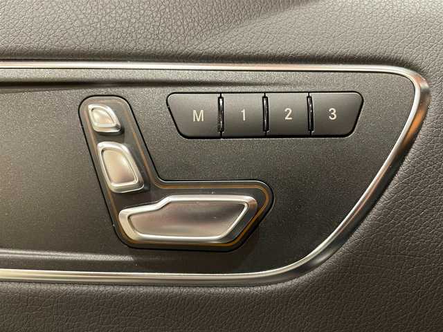 メルセデス・ベンツ Ａ２５０ シュポルト 4MATIC 道央・札幌 2017(平29)年 1.5万km コスモスブラック メタリックペイント/パノラミックスライディングルーフ/レーダーセーフティパッケージ/　・ACC/　・PRE-SAFE/　・ブラインドスポットアシスト/　・レーンキープアシスト/純正HDDナビ/フルセグテレビ/CD/DVD/SD/BT/USB/バックカメラ/パークトロんいっく/パーキングパイロット/ハーフレザーシート/シートヒーター