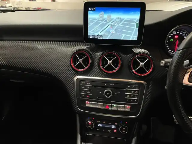 メルセデス・ベンツ Ａ２５０ シュポルト 4MATIC 道央・札幌 2017(平29)年 1.5万km コスモスブラック メタリックペイント/パノラミックスライディングルーフ/レーダーセーフティパッケージ/　・ACC/　・PRE-SAFE/　・ブラインドスポットアシスト/　・レーンキープアシスト/純正HDDナビ/フルセグテレビ/CD/DVD/SD/BT/USB/バックカメラ/パークトロんいっく/パーキングパイロット/ハーフレザーシート/シートヒーター