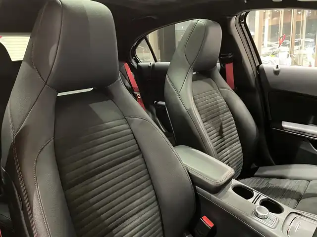 メルセデス・ベンツ Ａ２５０ シュポルト 4MATIC 道央・札幌 2017(平29)年 1.5万km コスモスブラック メタリックペイント/パノラミックスライディングルーフ/レーダーセーフティパッケージ/　・ACC/　・PRE-SAFE/　・ブラインドスポットアシスト/　・レーンキープアシスト/純正HDDナビ/フルセグテレビ/CD/DVD/SD/BT/USB/バックカメラ/パークトロんいっく/パーキングパイロット/ハーフレザーシート/シートヒーター