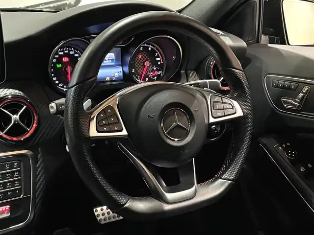 メルセデス・ベンツ Ａ２５０ シュポルト 4MATIC 道央・札幌 2017(平29)年 1.5万km コスモスブラック メタリックペイント/パノラミックスライディングルーフ/レーダーセーフティパッケージ/　・ACC/　・PRE-SAFE/　・ブラインドスポットアシスト/　・レーンキープアシスト/純正HDDナビ/フルセグテレビ/CD/DVD/SD/BT/USB/バックカメラ/パークトロんいっく/パーキングパイロット/ハーフレザーシート/シートヒーター