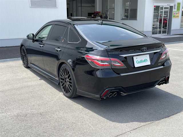 トヨタ クラウン ハイブリッド RS アドバンス 兵庫県 2018(平30)年 7.5万km ブラック 予防安全/Toyota Safety Sence/ プリクラッシュセーフティ/ レーントレーシングアシスト/ レーダークルーズコントロール/ ロードサインアシスト/先行車発進告知機能/ブラインドスポットモニター/後方車両への接近警報/TRDエアロ F/S/R　3点セット/TRD19インチ アルミホイール/ステアリングヒーター/TVキャンセラー/BSM/デジタルインナーミラー/8型ディスプレイオーディオ/３眼LEDヘッドランプ/パドルシフト/ステアリングヒーター/左右独立温度調整オートエアコン/スイングレジスター/合皮コンビシート/パワーシート/シートヒーター/スマートエントリースタートシステム/SRSエアバック(運転席・助手席・サイド・カーテン・ニー)