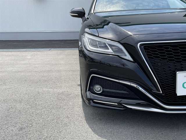 トヨタ クラウン ハイブリッド RS アドバンス 兵庫県 2018(平30)年 7.5万km ブラック 予防安全/Toyota Safety Sence/ プリクラッシュセーフティ/ レーントレーシングアシスト/ レーダークルーズコントロール/ ロードサインアシスト/先行車発進告知機能/ブラインドスポットモニター/後方車両への接近警報/TRDエアロ F/S/R　3点セット/TRD19インチ アルミホイール/ステアリングヒーター/TVキャンセラー/BSM/デジタルインナーミラー/8型ディスプレイオーディオ/３眼LEDヘッドランプ/パドルシフト/ステアリングヒーター/左右独立温度調整オートエアコン/スイングレジスター/合皮コンビシート/パワーシート/シートヒーター/スマートエントリースタートシステム/SRSエアバック(運転席・助手席・サイド・カーテン・ニー)