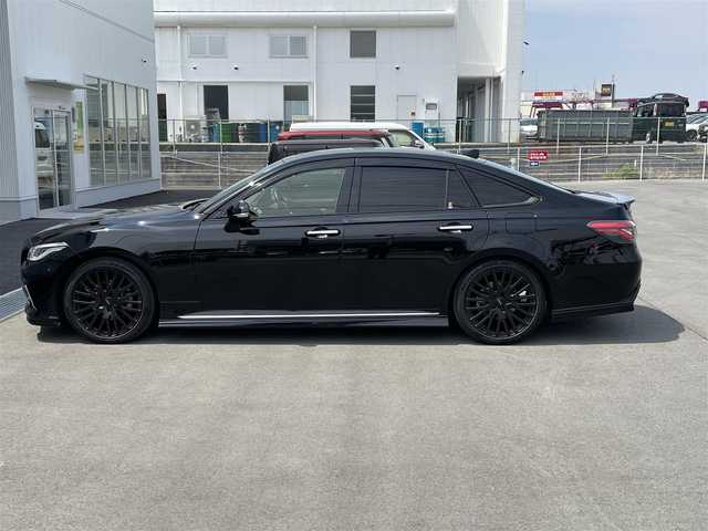トヨタ クラウン ハイブリッド RS アドバンス 兵庫県 2018(平30)年 7.5万km ブラック 予防安全/Toyota Safety Sence/ プリクラッシュセーフティ/ レーントレーシングアシスト/ レーダークルーズコントロール/ ロードサインアシスト/先行車発進告知機能/ブラインドスポットモニター/後方車両への接近警報/TRDエアロ F/S/R　3点セット/TRD19インチ アルミホイール/ステアリングヒーター/TVキャンセラー/BSM/デジタルインナーミラー/8型ディスプレイオーディオ/３眼LEDヘッドランプ/パドルシフト/ステアリングヒーター/左右独立温度調整オートエアコン/スイングレジスター/合皮コンビシート/パワーシート/シートヒーター/スマートエントリースタートシステム/SRSエアバック(運転席・助手席・サイド・カーテン・ニー)