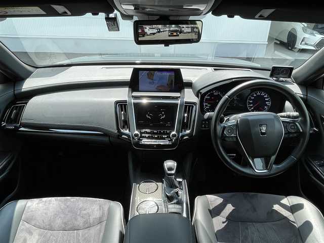 トヨタ クラウン ハイブリッド RS アドバンス 兵庫県 2018(平30)年 7.5万km ブラック 予防安全/Toyota Safety Sence/ プリクラッシュセーフティ/ レーントレーシングアシスト/ レーダークルーズコントロール/ ロードサインアシスト/先行車発進告知機能/ブラインドスポットモニター/後方車両への接近警報/TRDエアロ F/S/R　3点セット/TRD19インチ アルミホイール/ステアリングヒーター/TVキャンセラー/BSM/デジタルインナーミラー/8型ディスプレイオーディオ/３眼LEDヘッドランプ/パドルシフト/ステアリングヒーター/左右独立温度調整オートエアコン/スイングレジスター/合皮コンビシート/パワーシート/シートヒーター/スマートエントリースタートシステム/SRSエアバック(運転席・助手席・サイド・カーテン・ニー)