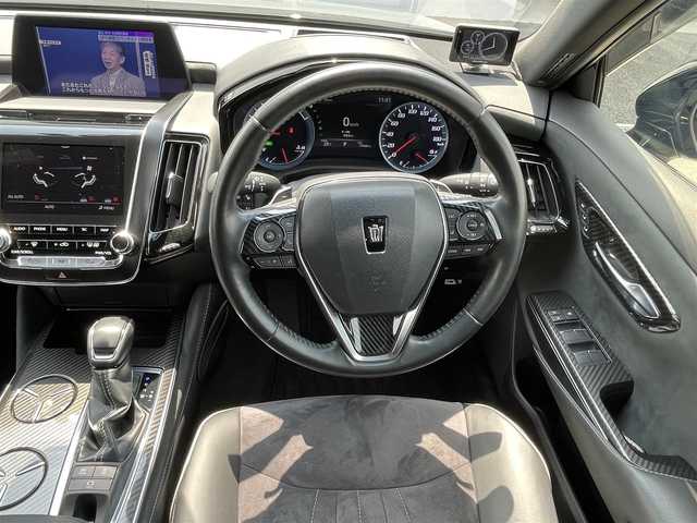 トヨタ クラウン ハイブリッド RS アドバンス 兵庫県 2018(平30)年 7.5万km ブラック 予防安全/Toyota Safety Sence/ プリクラッシュセーフティ/ レーントレーシングアシスト/ レーダークルーズコントロール/ ロードサインアシスト/先行車発進告知機能/ブラインドスポットモニター/後方車両への接近警報/TRDエアロ F/S/R　3点セット/TRD19インチ アルミホイール/ステアリングヒーター/TVキャンセラー/BSM/デジタルインナーミラー/8型ディスプレイオーディオ/３眼LEDヘッドランプ/パドルシフト/ステアリングヒーター/左右独立温度調整オートエアコン/スイングレジスター/合皮コンビシート/パワーシート/シートヒーター/スマートエントリースタートシステム/SRSエアバック(運転席・助手席・サイド・カーテン・ニー)