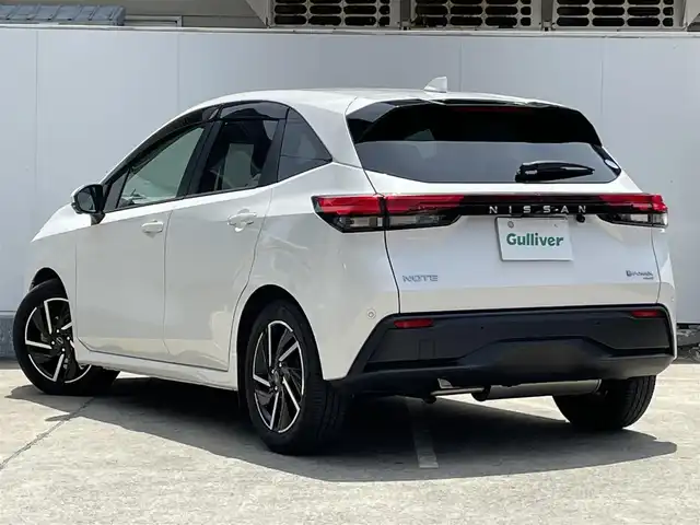 日産 ノート X FOUR 青森県 2021(令3)年 1万km ピュアホワイトパール AIS評価5点/4WD/ワンオーナー/純正フルセグTV/純正HDDナビ/AM/FM/BT/USB/HDMI/ステアリングヒーター/シートヒーター/純正ドライブレコーダー/純正ETC2.0/全方位モニター/アイドリングストップ/LEDヘッドライト/LEDフォグランプ/パーキングアシスト/オートブレーキホールド/プリクラッシュ/横滑り防止装置/保証書/取扱説明書