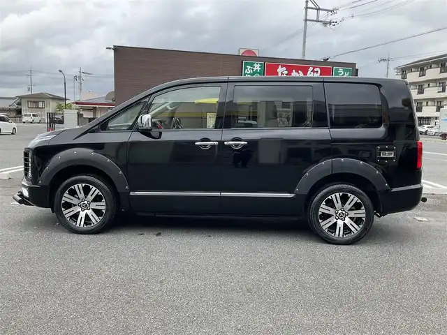 三菱 デリカＤ：５ P 滋賀県 2020(令2)年 4.1万km ダイヤモンドブラックマイカ ワンオーナー/イーアシスト/衝突被害軽減ブレーキ、車線逸脱警報システム/レーダークルーズコントロール、誤発進抑制機能/オートマチックハイビーム/フロント、リアバンパーガード/フォグランプガード/オーバーフェンダー/純正10.1インチナビ/Bluetooth、DVD、CD、フルセグテレビ/全方位モニター、バックカメラ/純正12.8インチフリップダウンモニター/両側パワースライドドア/パワーバックドア/電動サイドステップ/前席シートヒーター付き/運転席パワーシート/スペアキー有り/取扱説明書、保証書
