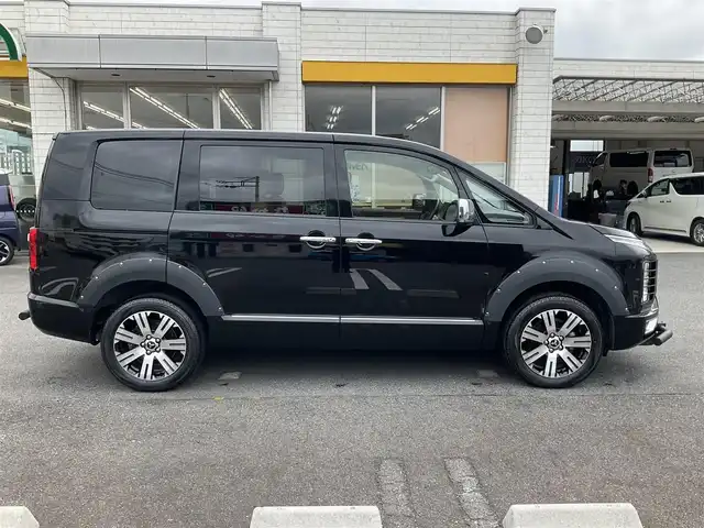 三菱 デリカＤ：５ P 滋賀県 2020(令2)年 4.1万km ダイヤモンドブラックマイカ ワンオーナー/イーアシスト/衝突被害軽減ブレーキ、車線逸脱警報システム/レーダークルーズコントロール、誤発進抑制機能/オートマチックハイビーム/フロント、リアバンパーガード/フォグランプガード/オーバーフェンダー/純正10.1インチナビ/Bluetooth、DVD、CD、フルセグテレビ/全方位モニター、バックカメラ/純正12.8インチフリップダウンモニター/両側パワースライドドア/パワーバックドア/電動サイドステップ/前席シートヒーター付き/運転席パワーシート/スペアキー有り/取扱説明書、保証書