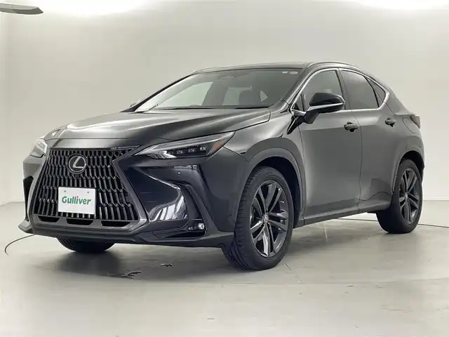レクサス ＮＸ 250 バージョンL 福井県 2023(令5)年 2.3万km グラファイトブラックガラスフレーク ワンオーナー/純正１４インチディスプレイオーディオ/フルセグTV/Bluetooth/Miracast/AM/FM/サンルーフ/レクサスセーフティシステム/・歩行者検知機能付衝突回避支援型プリクラッシュセーフティ/・歩行者注意喚起/・衝突警報/・プリクラッシュブレーキアシスト/・プリクラッシュブレーキ/・低速時加速抑制/・交差点右左折支援/・アクティブ操舵回避支援/・アクティブアシスト（フロントシートベルト）/・プリクラッシュシートバック/・サスペンションコントロール/・ステアリングコントロール/・レーンディパーチャーアラート/・オートマチックハイビーム/・レーダークルーズコントロール/ アドバンストパーク/パワーバックドア/パノラミックビュー/ステアリングヒーター/革ステアリング/ステアリングリモコン/ステアリングチルド機構/リアワイパー/ウィンカー・電動格納式ミラー/オートライト /LEDヘッドライト/LEDフォグランプ/純正２０インチアルミ/純正フロアマット