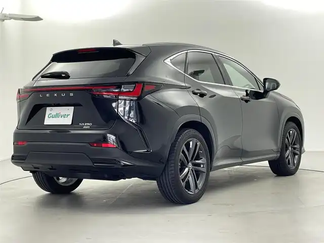 レクサス ＮＸ 250 バージョンL 福井県 2023(令5)年 2.3万km グラファイトブラックガラスフレーク ワンオーナー/純正１４インチディスプレイオーディオ/フルセグTV/Bluetooth/Miracast/AM/FM/サンルーフ/レクサスセーフティシステム/・歩行者検知機能付衝突回避支援型プリクラッシュセーフティ/・歩行者注意喚起/・衝突警報/・プリクラッシュブレーキアシスト/・プリクラッシュブレーキ/・低速時加速抑制/・交差点右左折支援/・アクティブ操舵回避支援/・アクティブアシスト（フロントシートベルト）/・プリクラッシュシートバック/・サスペンションコントロール/・ステアリングコントロール/・レーンディパーチャーアラート/・オートマチックハイビーム/・レーダークルーズコントロール/ アドバンストパーク/パワーバックドア/パノラミックビュー/ステアリングヒーター/革ステアリング/ステアリングリモコン/ステアリングチルド機構/リアワイパー/ウィンカー・電動格納式ミラー/オートライト /LEDヘッドライト/LEDフォグランプ/純正２０インチアルミ/純正フロアマット