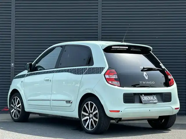 ルノー トゥインゴ ラ・パリジェンヌ 茨城県 2019(平31)年 0.9万km Ｌグリーン １７０台限定車　/クルーズコントロール　/社外ナビ　/バックカメラ　/フルセグ　/ＢＴ　/ＵＳＢ　/ＡＵＸ　/半革シート　/シートヒーター　/ＥＴＣ　/純正１６インチＡＷ　/パークセンサー　/ドラレコ　/アイドリングストップ/禁煙車