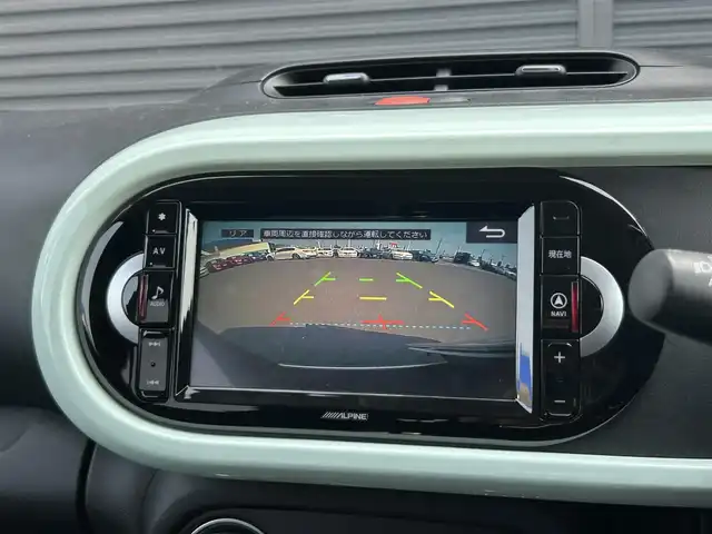 ルノー トゥインゴ ラ・パリジェンヌ 茨城県 2019(平31)年 0.9万km Ｌグリーン １７０台限定車　/クルーズコントロール　/社外ナビ　/バックカメラ　/フルセグ　/ＢＴ　/ＵＳＢ　/ＡＵＸ　/半革シート　/シートヒーター　/ＥＴＣ　/純正１６インチＡＷ　/パークセンサー　/ドラレコ　/アイドリングストップ/禁煙車